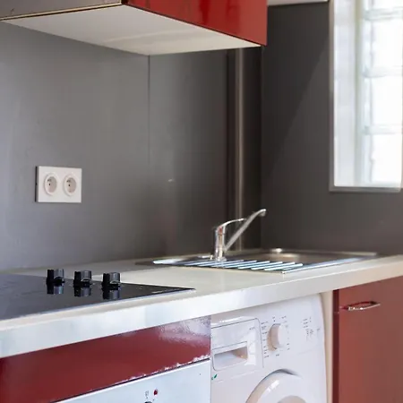 Modern Located In Apartment Cannes
