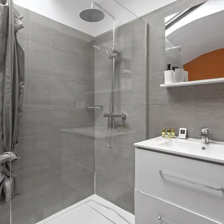 شقة Modern Located In