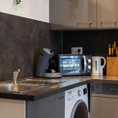 Modern Located In شقة *