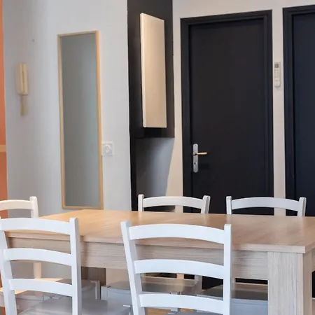 Modern Located In شقة *