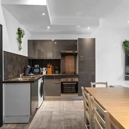 Modern Located In كان