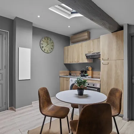 Modern Located In شقة