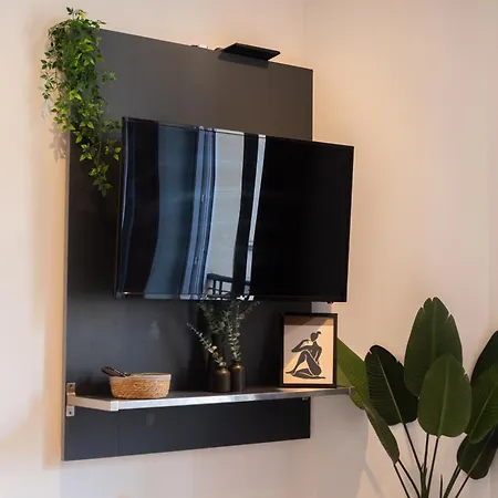 Modern Located In Apartment