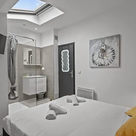 Apartment Modern Located In