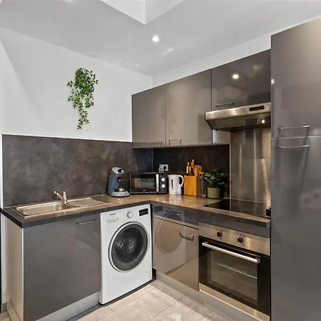 Apartment Modern Located In *