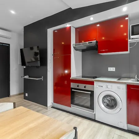 Modern Located In Apartment *