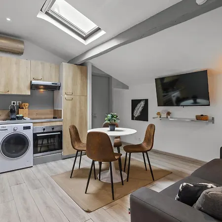 Modern Located In Apartment