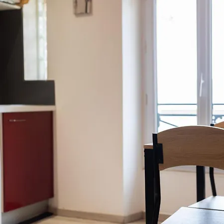 Apartment Modern Located In *