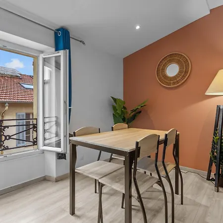 Apartment Modern Located In