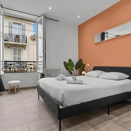 Апартаменты Modern Located In