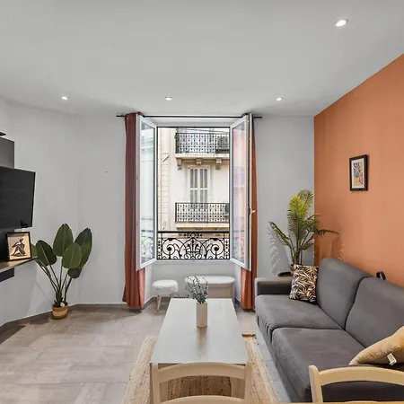 Modern Located In Apartment *