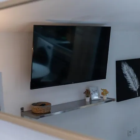 Apartment Modern Located In