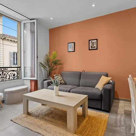 Modern Located In Apartment