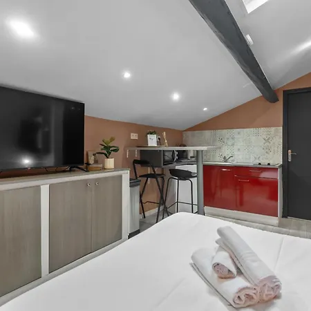 Apartment Modern Located In